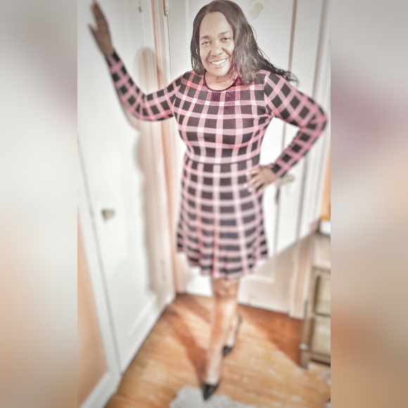 Black and Pink plaid sweater dress - Picture 2 of 3